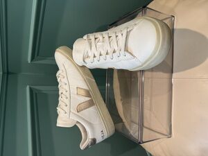 VEJA Campo Platine Gold Sneaker size 10